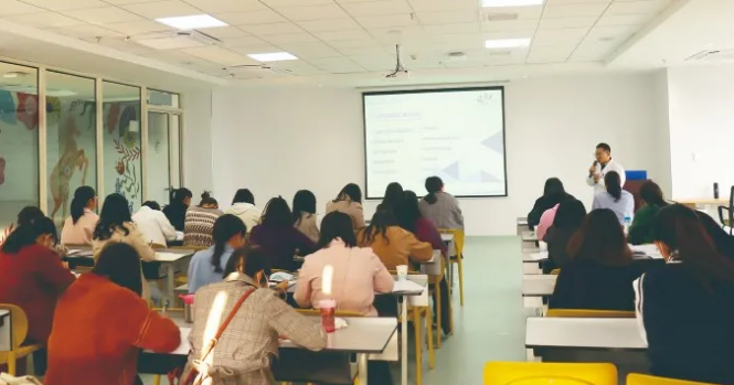 2020年度云南省職業(yè)院校素質(zhì)提高計劃項目“1+×證書制度試點院校教師培訓(xùn)幼兒照護(hù)培訓(xùn)班”分會場在我院順利舉辦